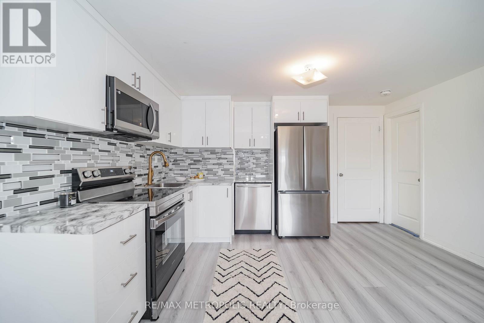 11 Yacht Drive, Clarington, Ontario  L1C 4B1 - Photo 5 - E12487694