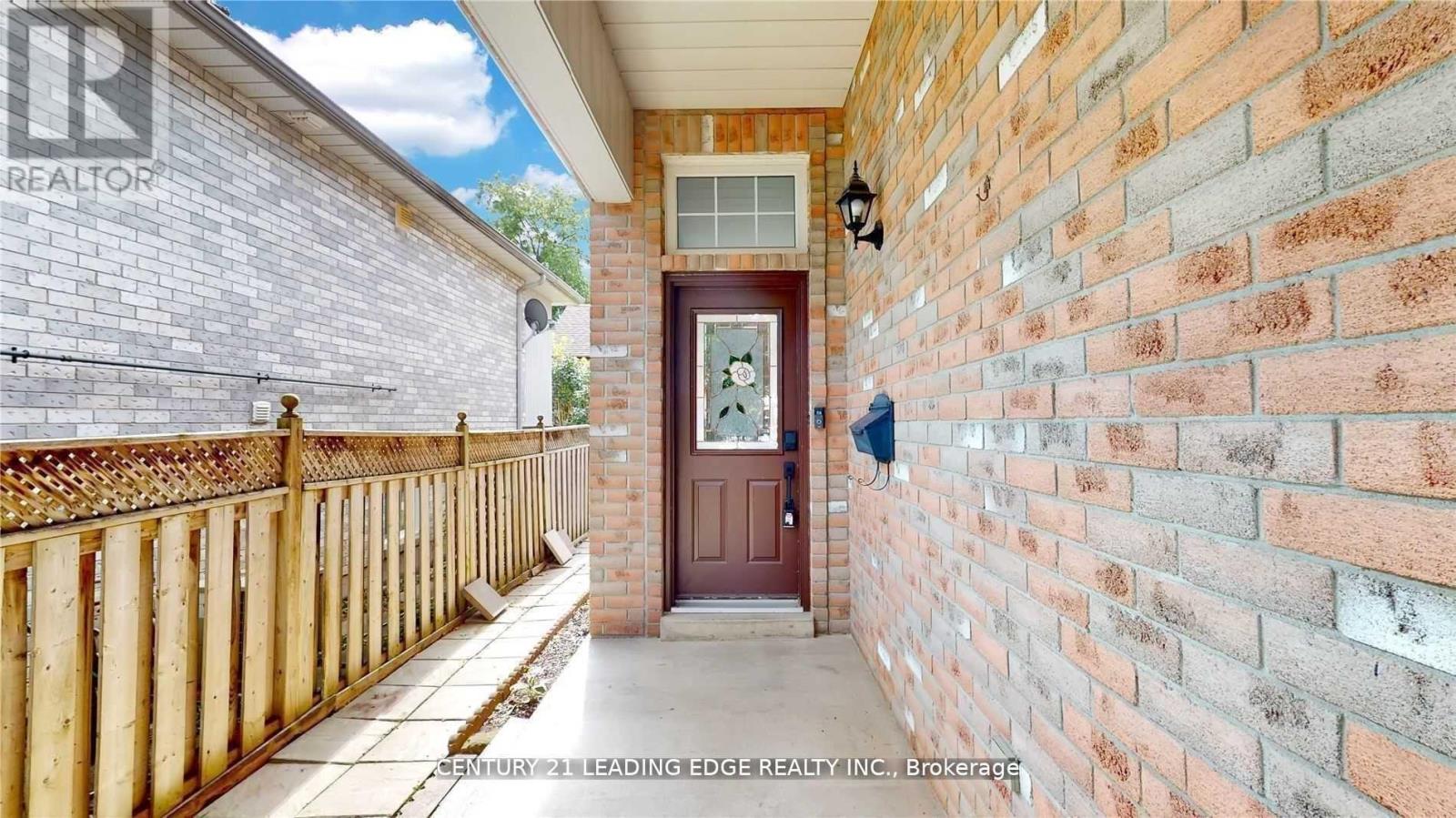 507 Dunlop Street, Whitby, Ontario  L1N 1V3 - Photo 2 - E12487711