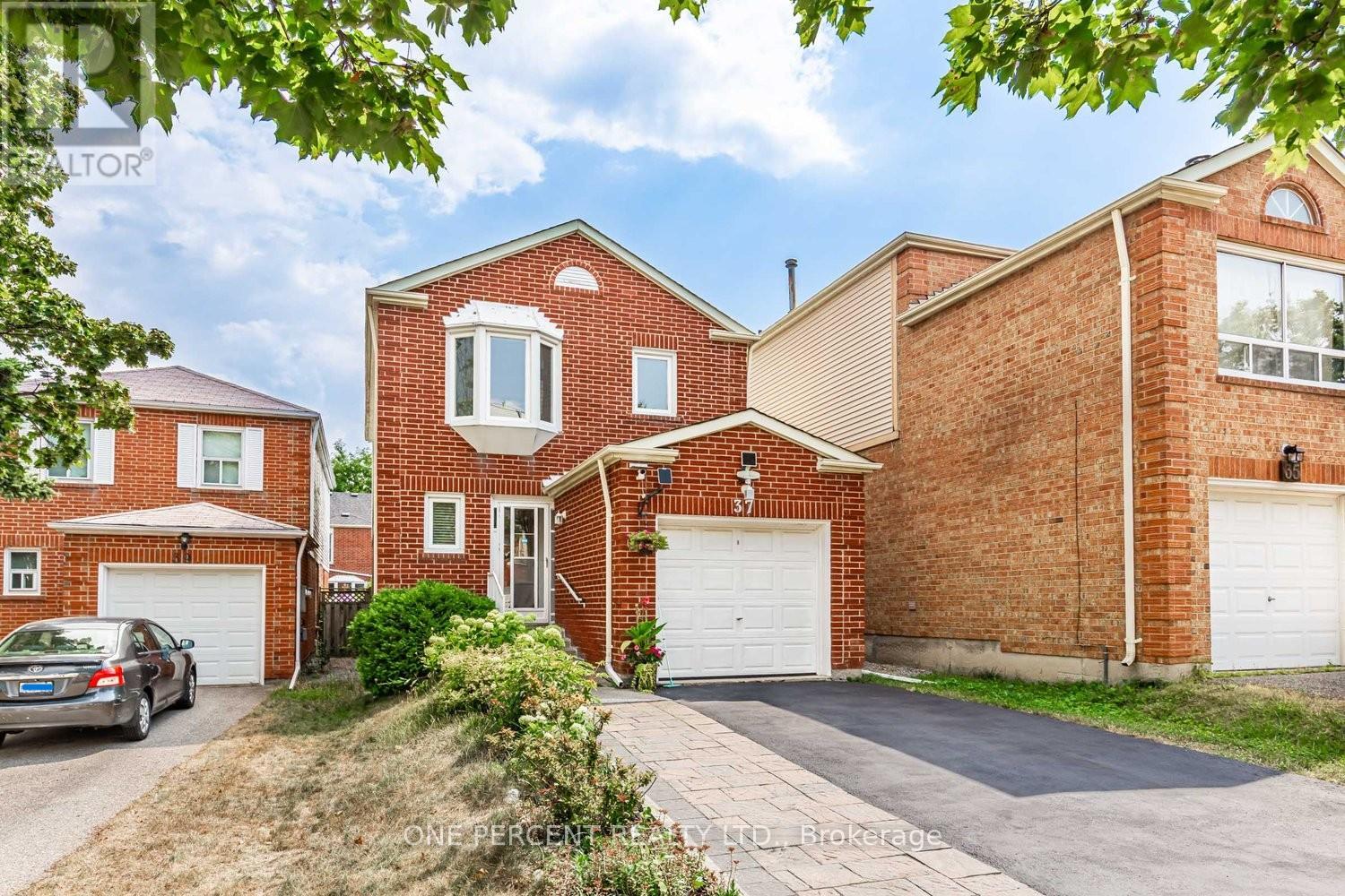 37 Lansbury Court, Vaughan, Ontario  L4J 5K1 - Photo 2 - N12487679