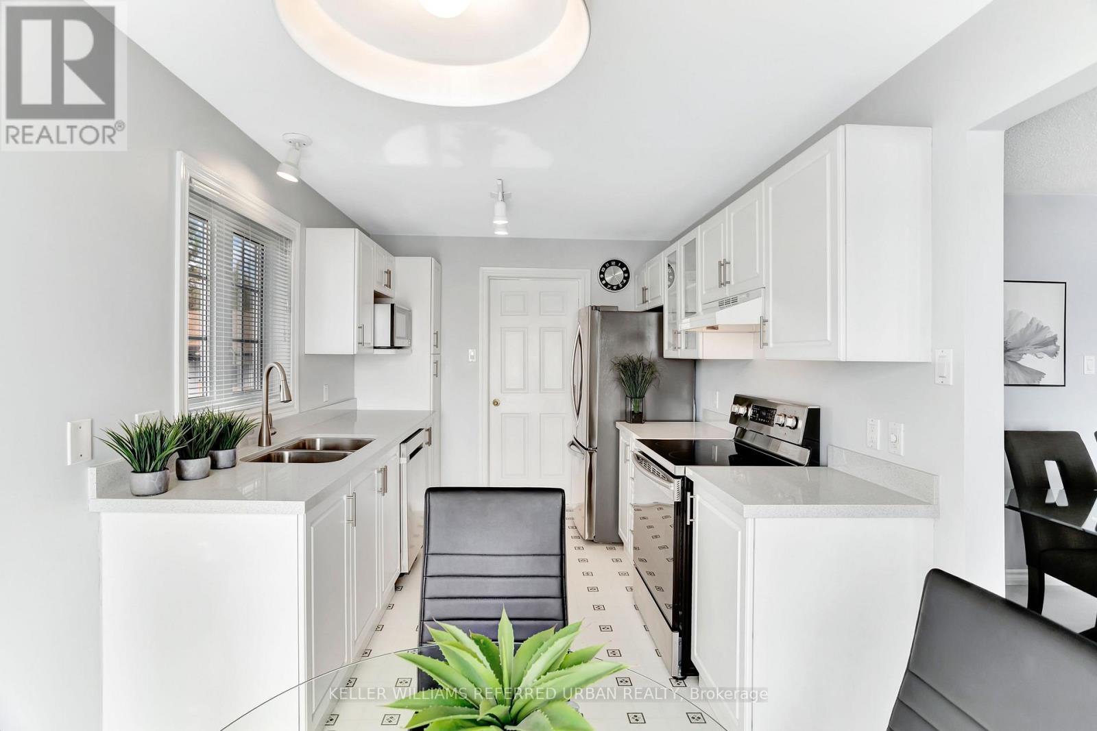 259 Pleasant Boulevard, Georgina, Ontario  L4P 2S7 - Photo 17 - N12487713