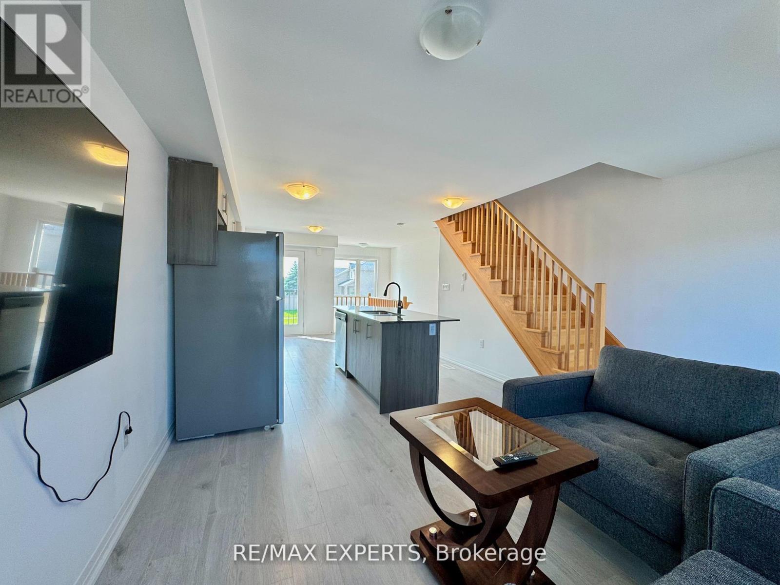 67 Fairlane Avenue, Barrie (Painswick South), Ontario  L9J 0N1 - Photo 10 - S12487733