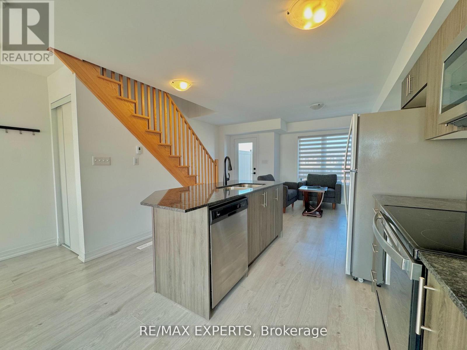 67 Fairlane Avenue, Barrie (Painswick South), Ontario  L9J 0N1 - Photo 11 - S12487733