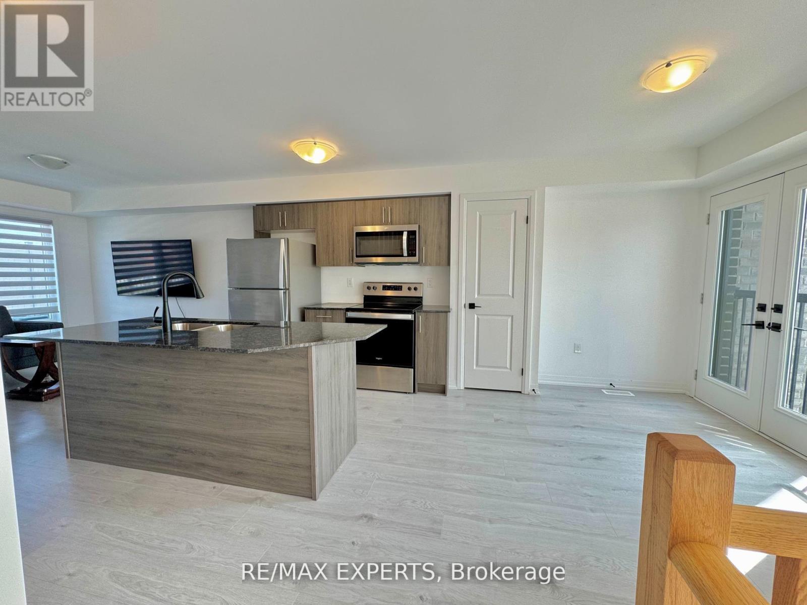 67 Fairlane Avenue, Barrie (Painswick South), Ontario  L9J 0N1 - Photo 6 - S12487733