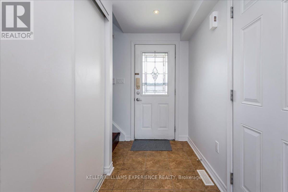 4 Tunbridge Road, Barrie, Ontario  L4M 6S8 - Photo 2 - S12487739