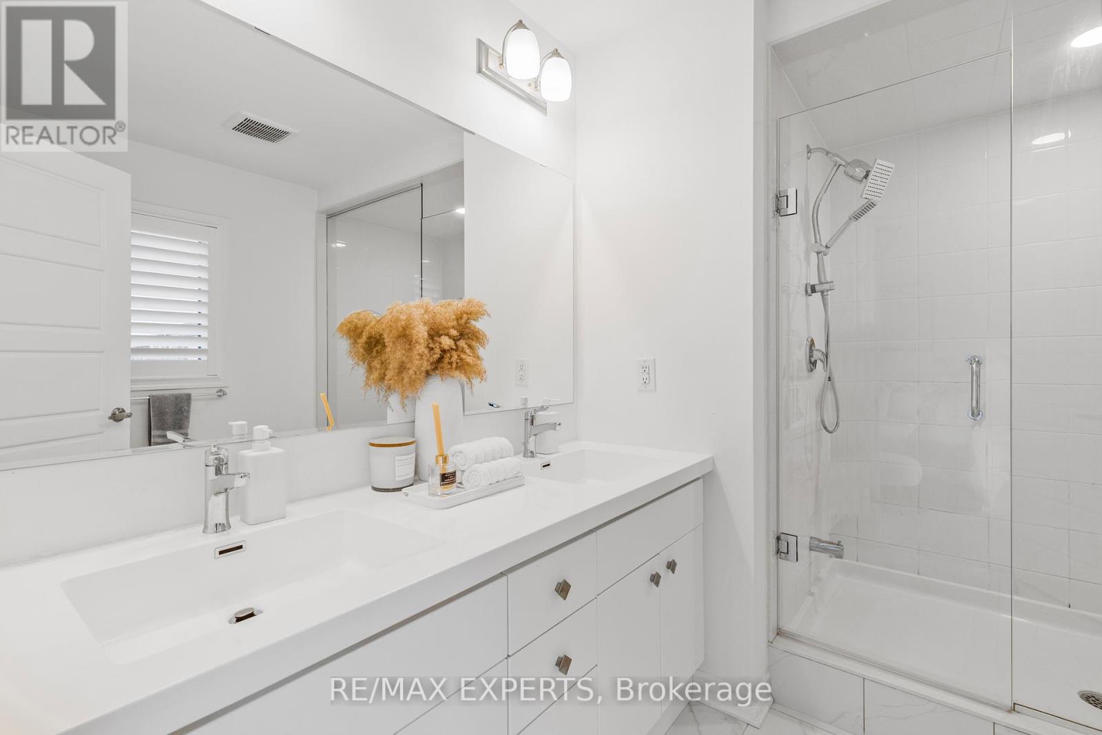 1358 Lobelia Crescent, Milton, Ontario  L9E 1X5 - Photo 21 - W12487682