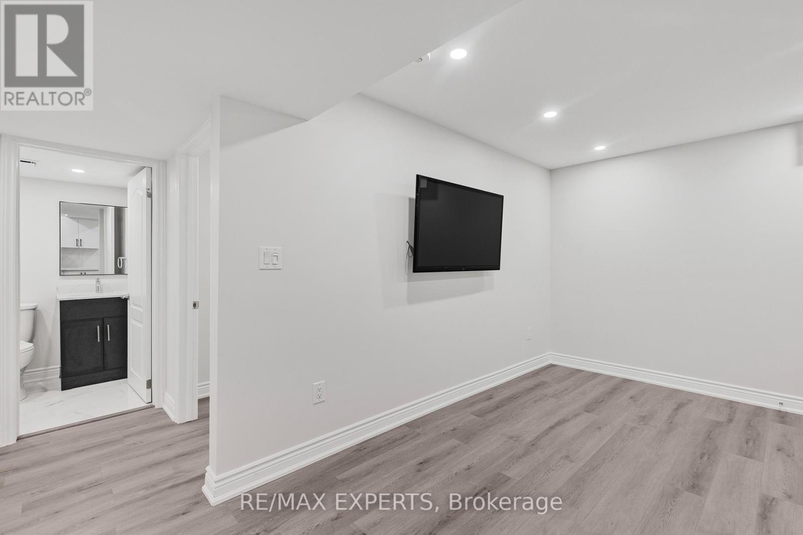 1358 Lobelia Crescent, Milton, Ontario  L9E 1X5 - Photo 34 - W12487682