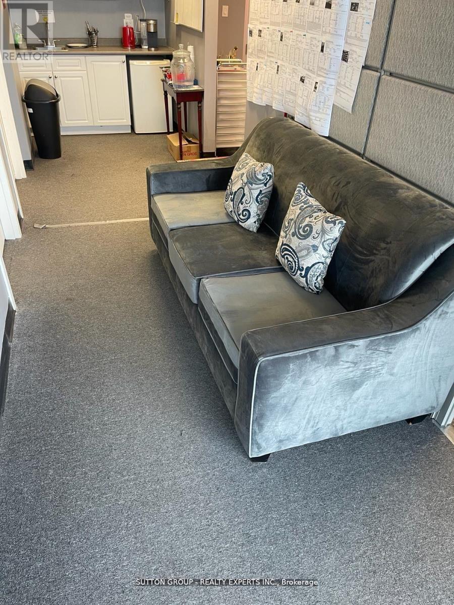 400 (Rm-2) - 60 Gillingham Drive, Brampton, Ontario  L6X 0Z9 - Photo 6 - W12487686