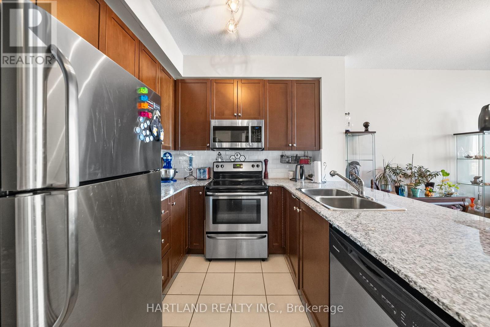 2701 - 3504 Hurontario Street, Mississauga, Ontario  L5B 0B9 - Photo 10 - W12487702