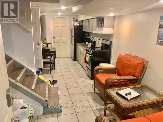 3 - 487 Indian Grove, Toronto, Ontario  M6P 2J1 - Photo 2 - W12487705