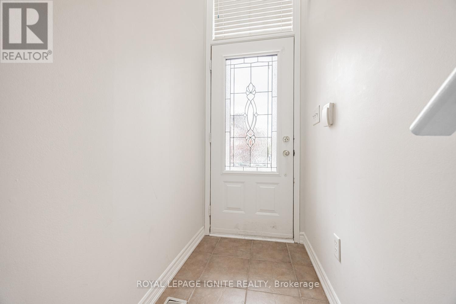 3356 Redpath Circle, Mississauga, Ontario  L5N 8R2 - Photo 3 - W12487714
