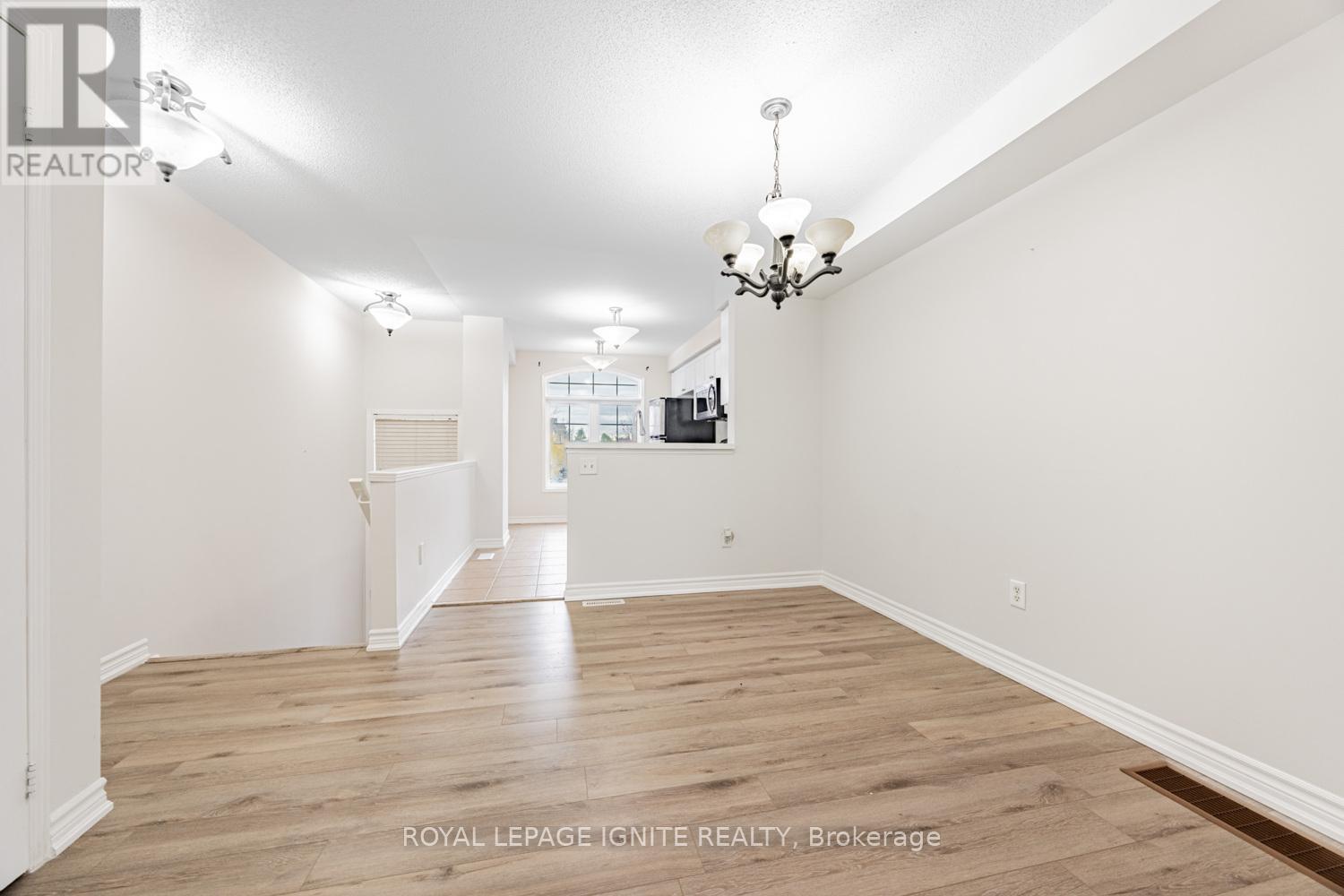 3356 Redpath Circle, Mississauga, Ontario  L5N 8R2 - Photo 4 - W12487714