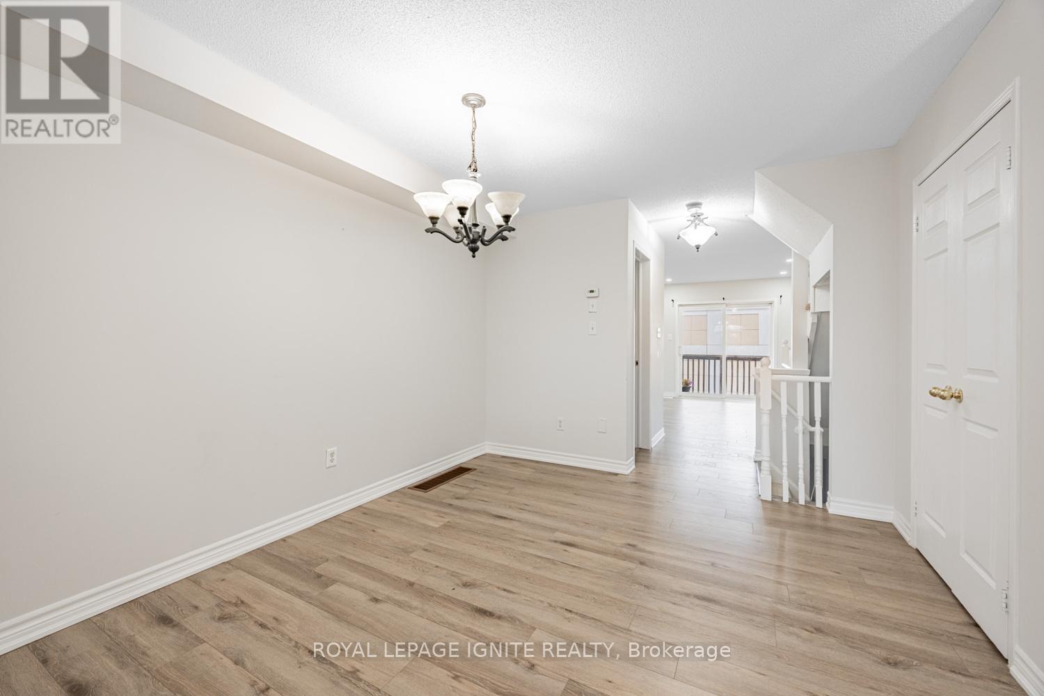 3356 Redpath Circle, Mississauga, Ontario  L5N 8R2 - Photo 5 - W12487714