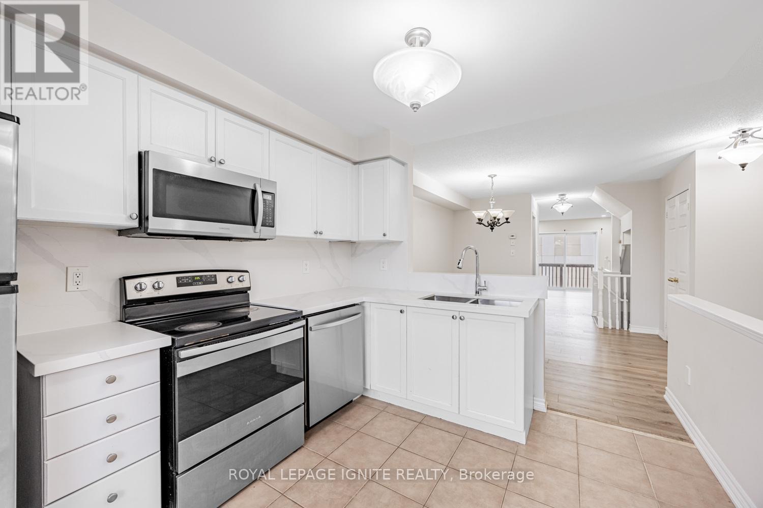 3356 Redpath Circle, Mississauga, Ontario  L5N 8R2 - Photo 7 - W12487714