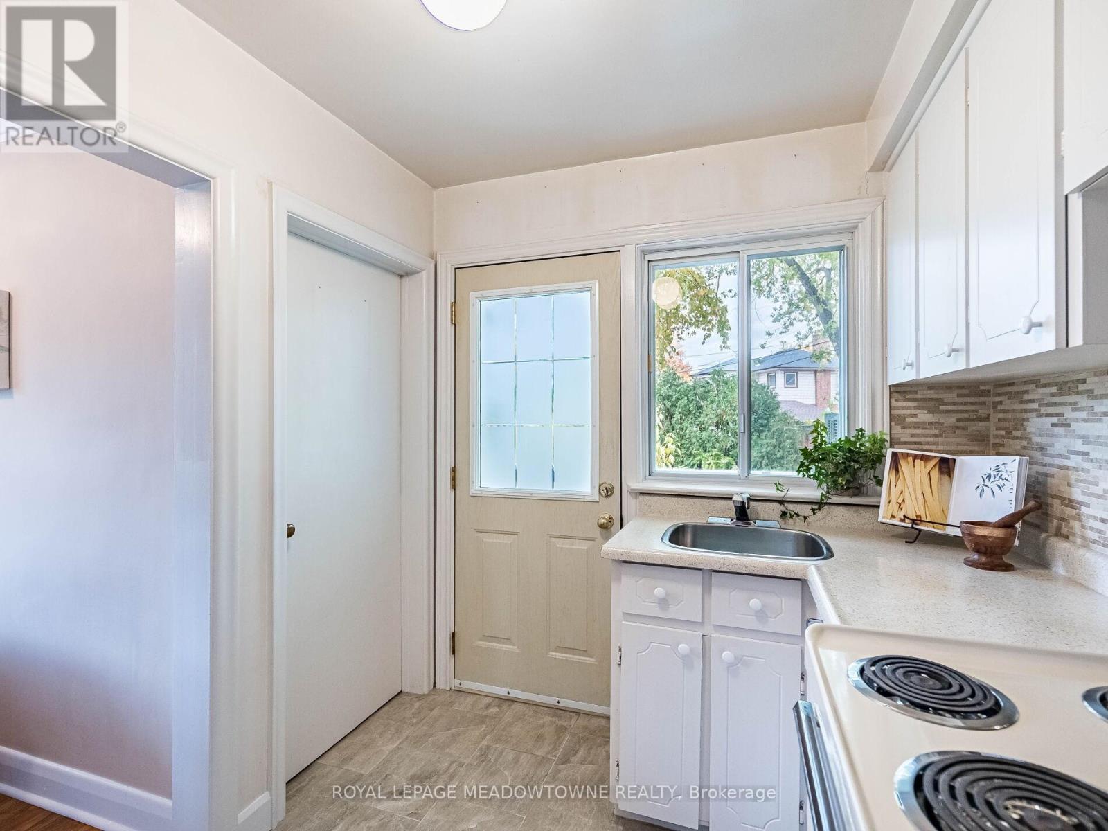 20 Erlesmere Avenue, Brampton, Ontario  L6W 2T5 - Photo 20 - W12487723