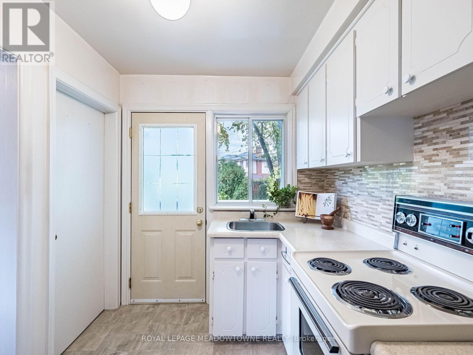 20 Erlesmere Avenue, Brampton, Ontario  L6W 2T5 - Photo 21 - W12487723