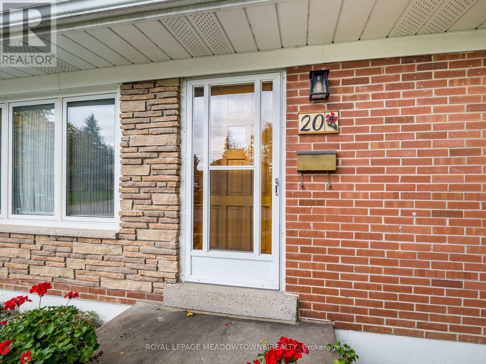 20 Erlesmere Avenue, Brampton, Ontario  L6W 2T5 - Photo 5 - W12487723