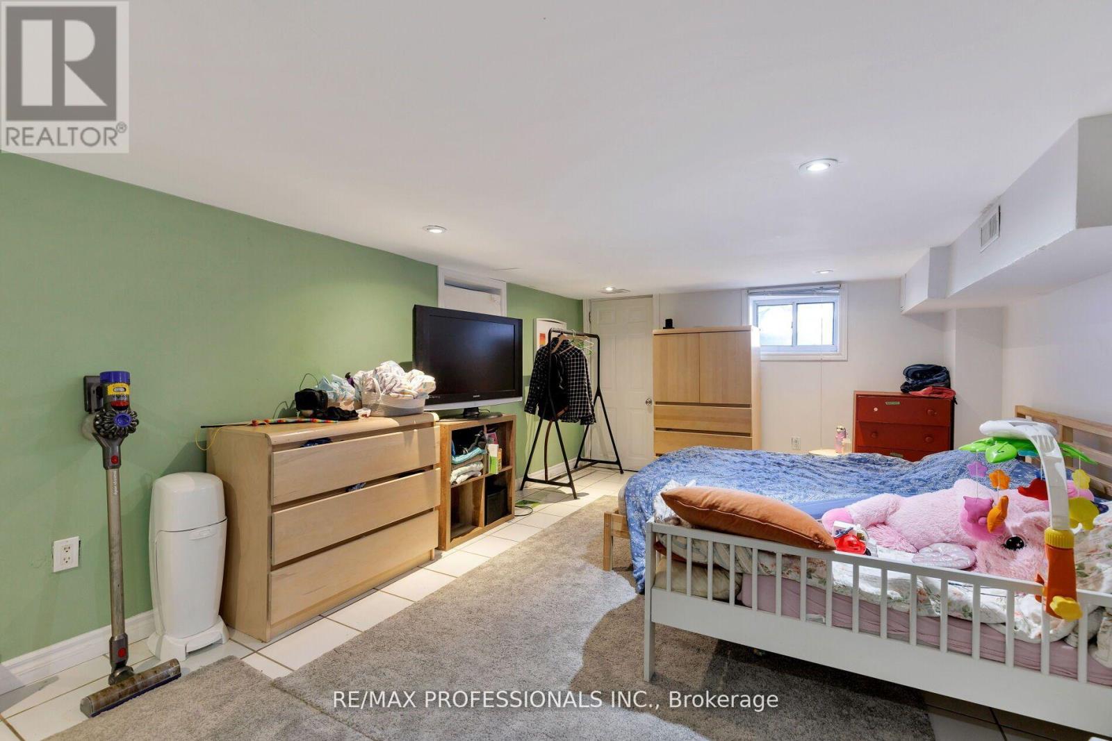 176 Symington Avenue, Toronto, Ontario  M6P 3W6 - Photo 13 - W12487724