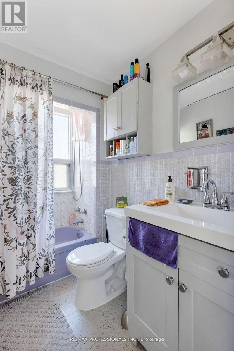 176 Symington Avenue, Toronto, Ontario  M6P 3W6 - Photo 24 - W12487724