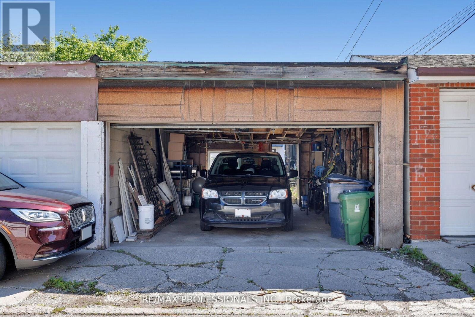 176 Symington Avenue, Toronto, Ontario  M6P 3W6 - Photo 30 - W12487724