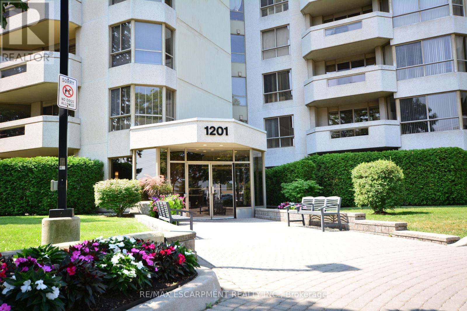 302 - 1201 North Shore Boulevard E, Burlington, Ontario  L7S 1Z5 - Photo 4 - W12487729