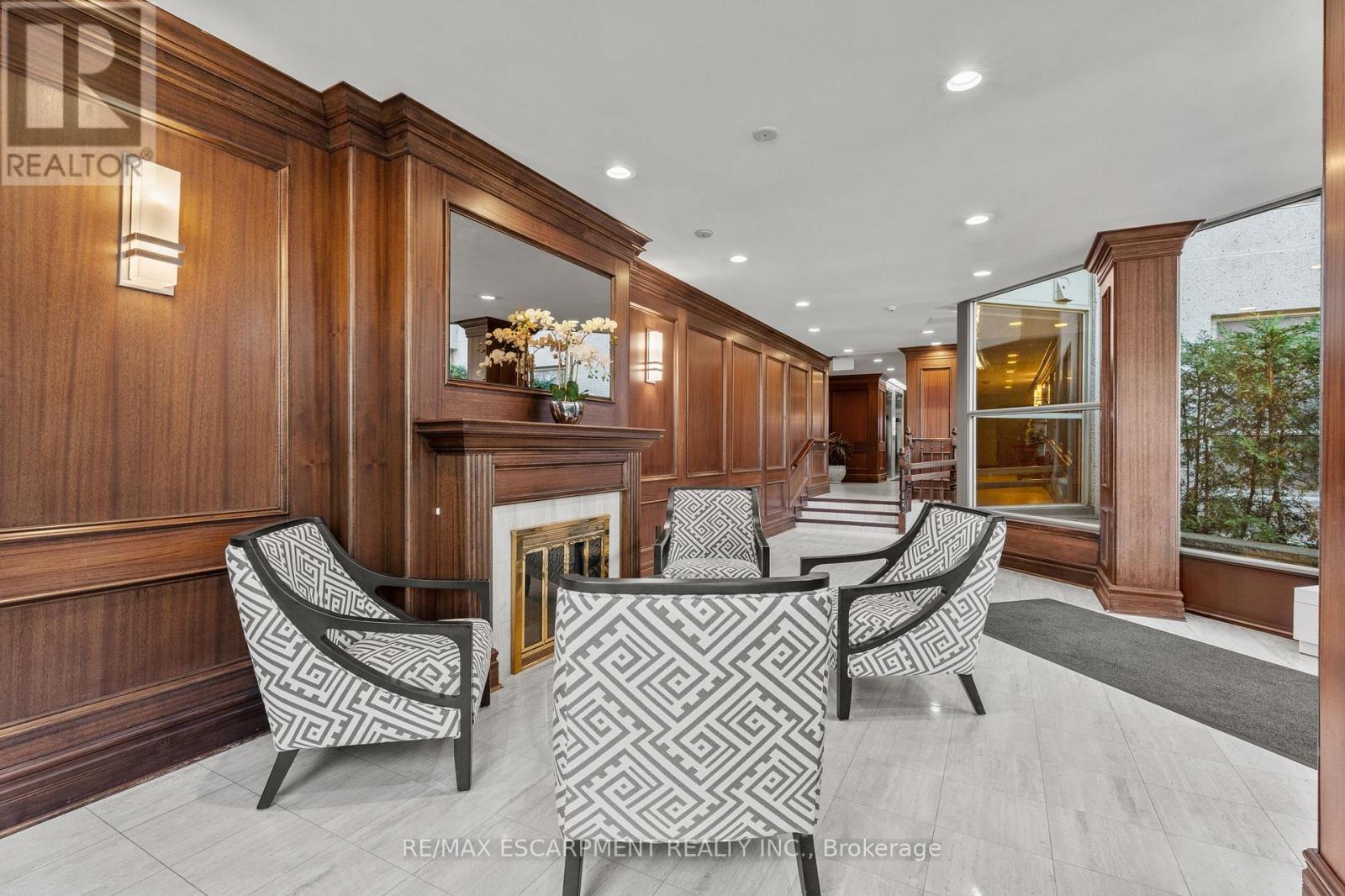 302 - 1201 North Shore Boulevard E, Burlington, Ontario  L7S 1Z5 - Photo 5 - W12487729