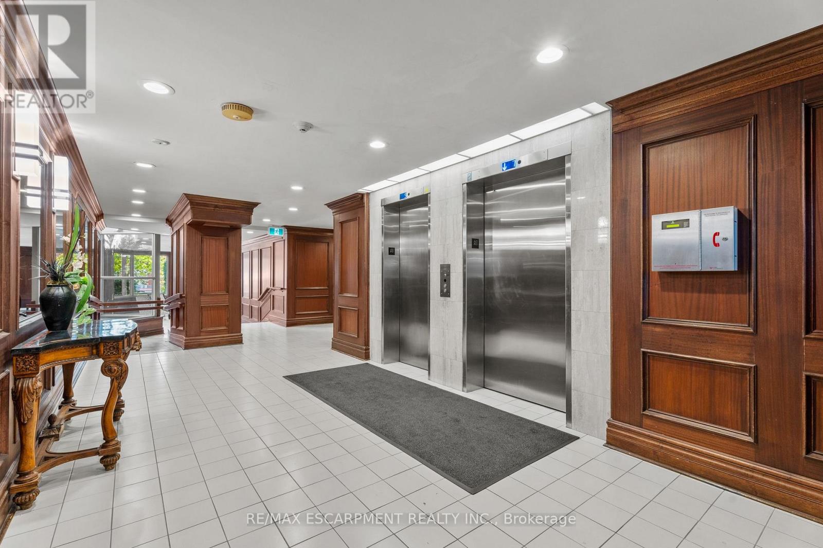 302 - 1201 North Shore Boulevard E, Burlington, Ontario  L7S 1Z5 - Photo 6 - W12487729