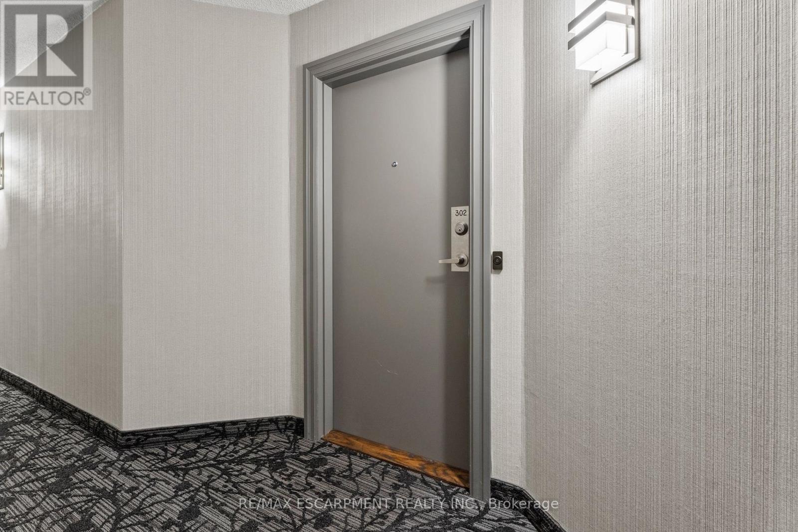 302 - 1201 North Shore Boulevard E, Burlington, Ontario  L7S 1Z5 - Photo 7 - W12487729