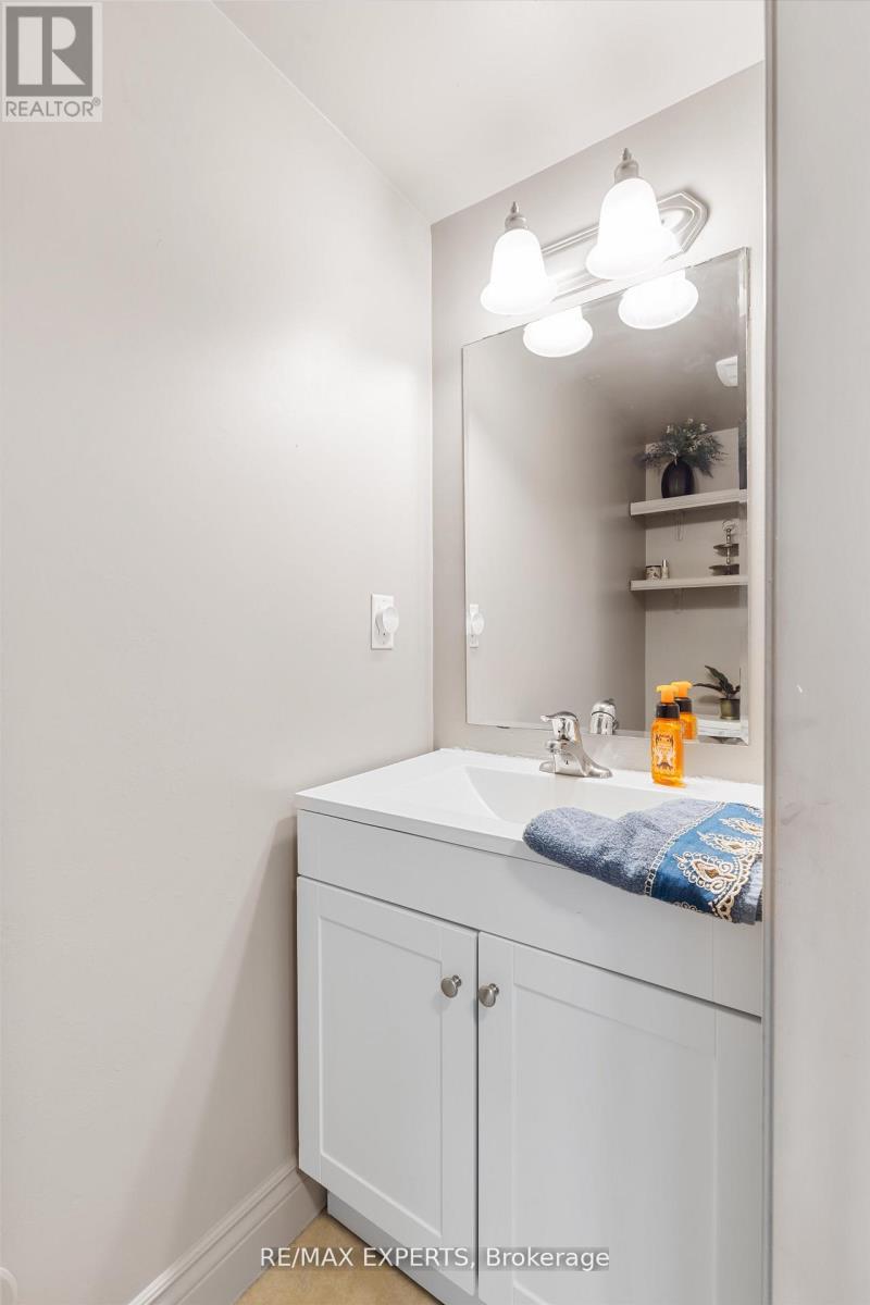 84 Vanhorne Close, Brampton, Ontario  L7A 0X9 - Photo 11 - W12487730