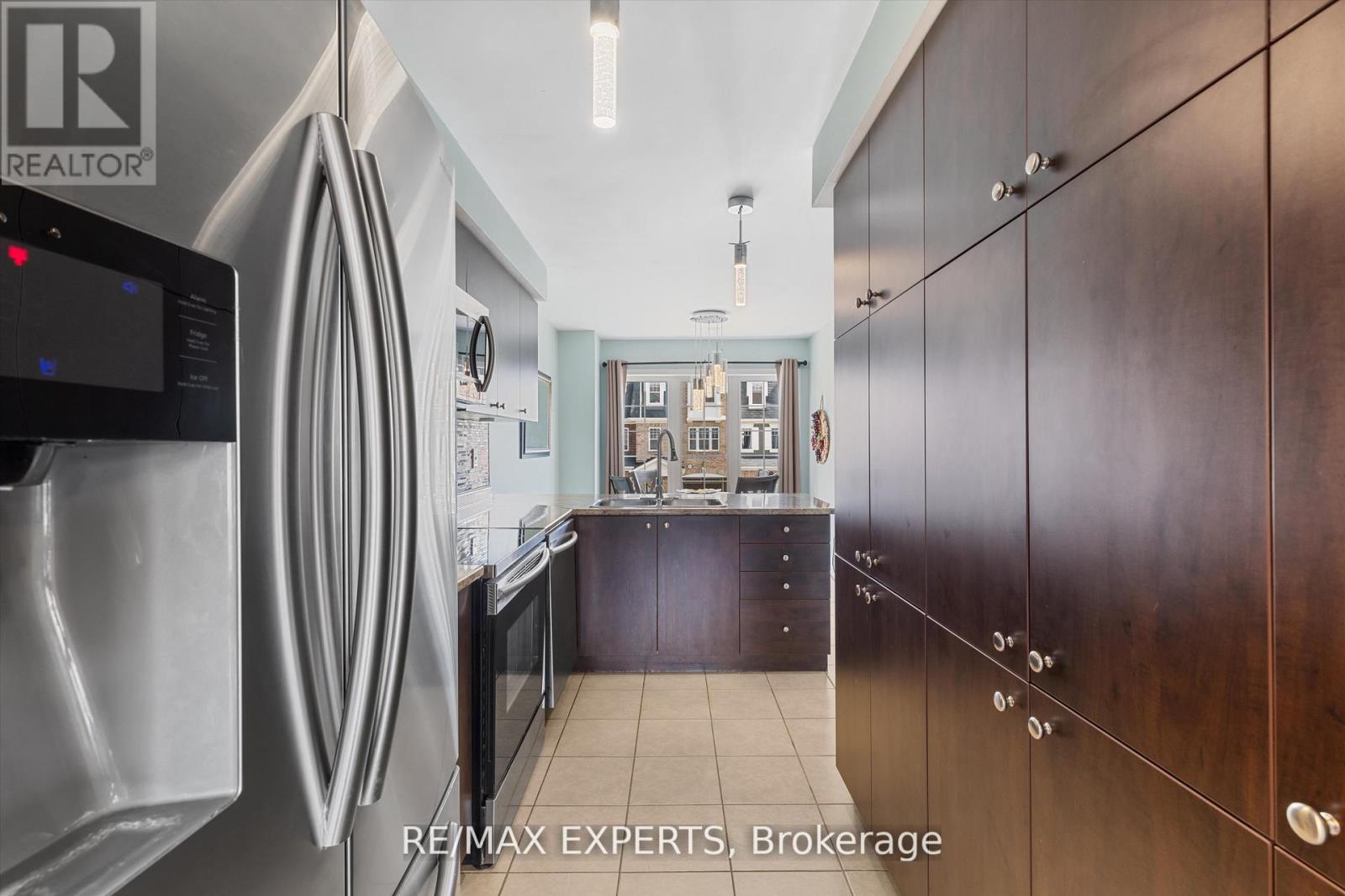 84 Vanhorne Close, Brampton, Ontario  L7A 0X9 - Photo 8 - W12487730