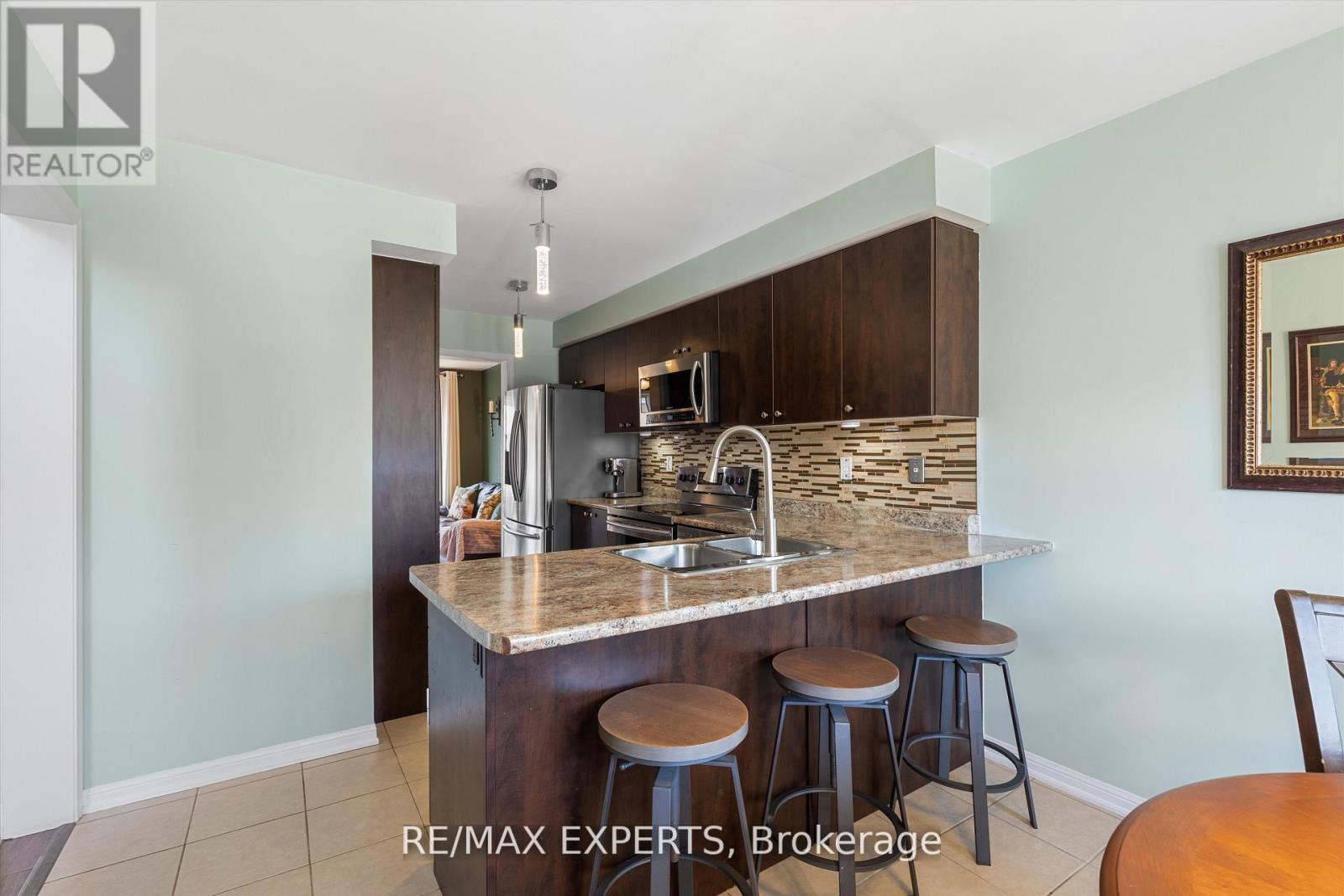 84 Vanhorne Close, Brampton, Ontario  L7A 0X9 - Photo 9 - W12487730