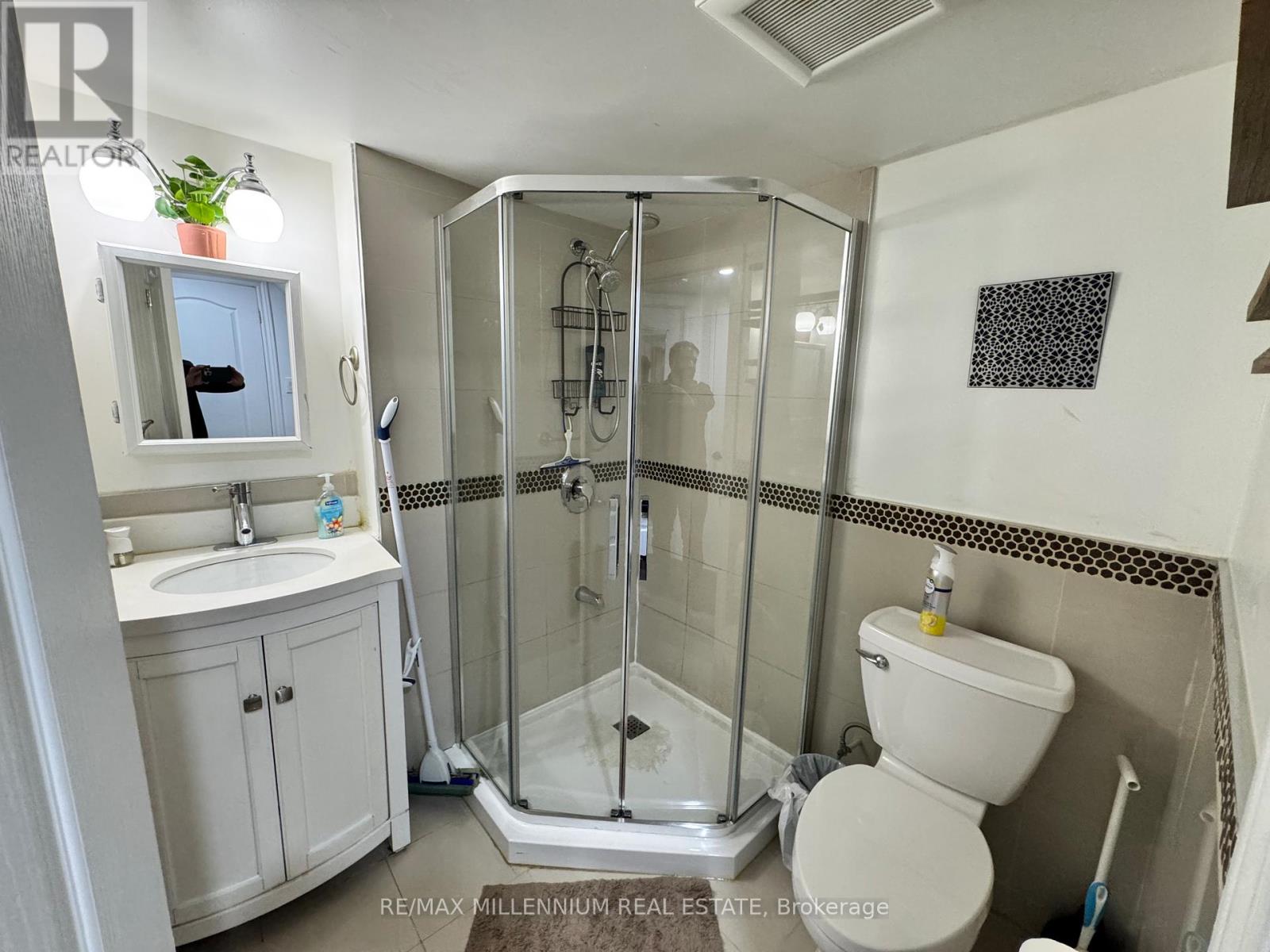 3847 Morning Star Drive, Mississauga, Ontario  L4T 3K2 - Photo 5 - W12487736