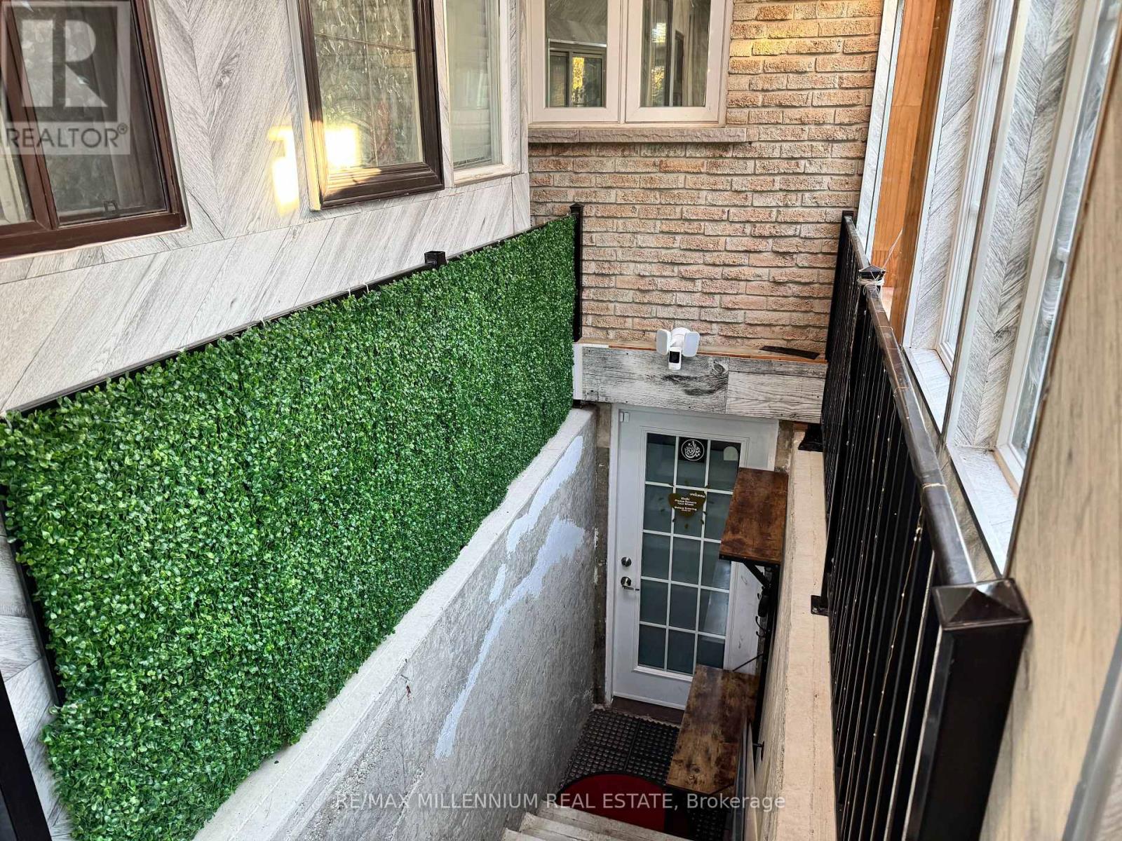 3847 Morning Star Drive, Mississauga, Ontario  L4T 3K2 - Photo 9 - W12487736