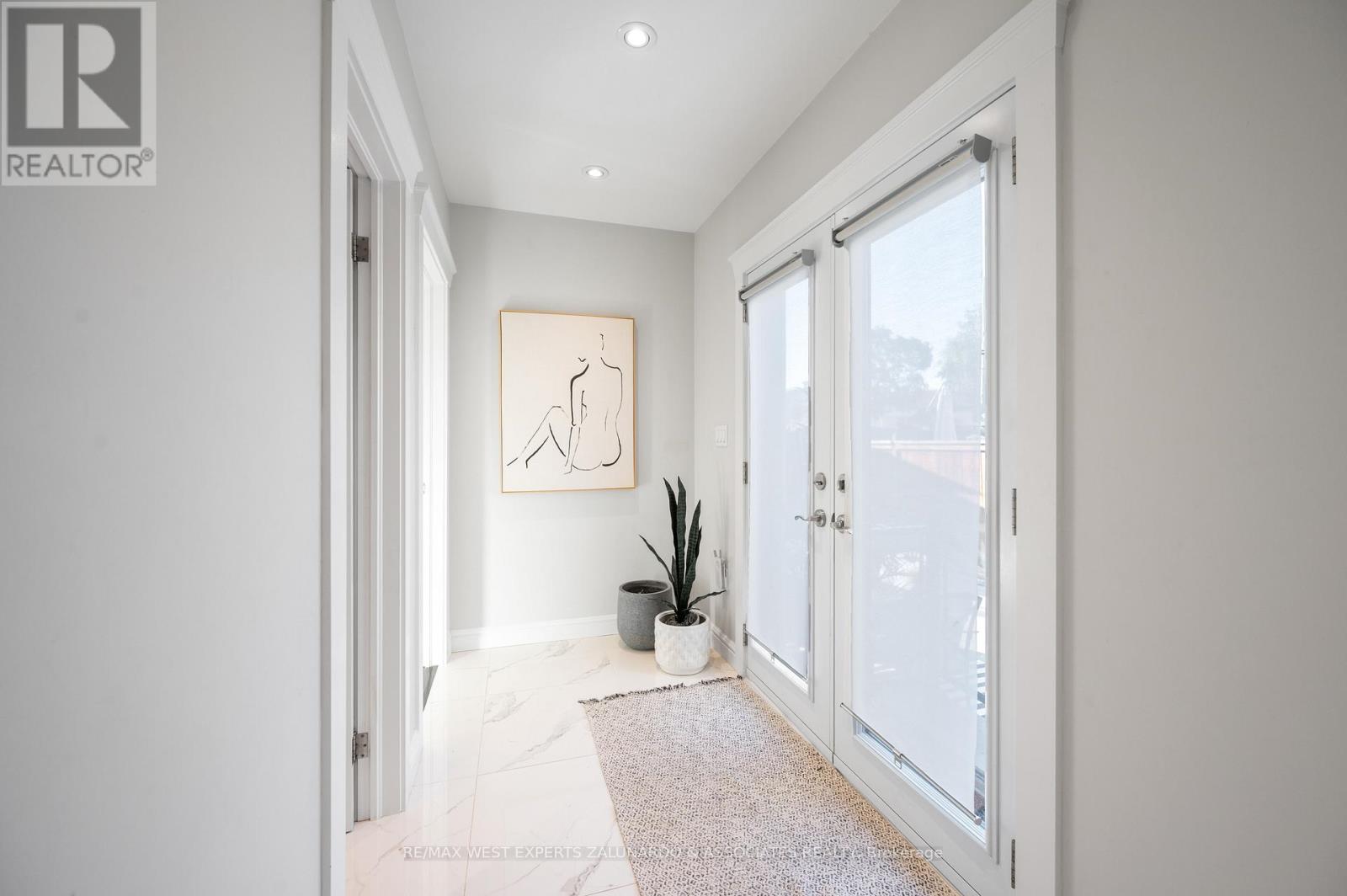 18 Smallwood Drive, Toronto, Ontario  M3M 1K8 - Photo 16 - W12487745