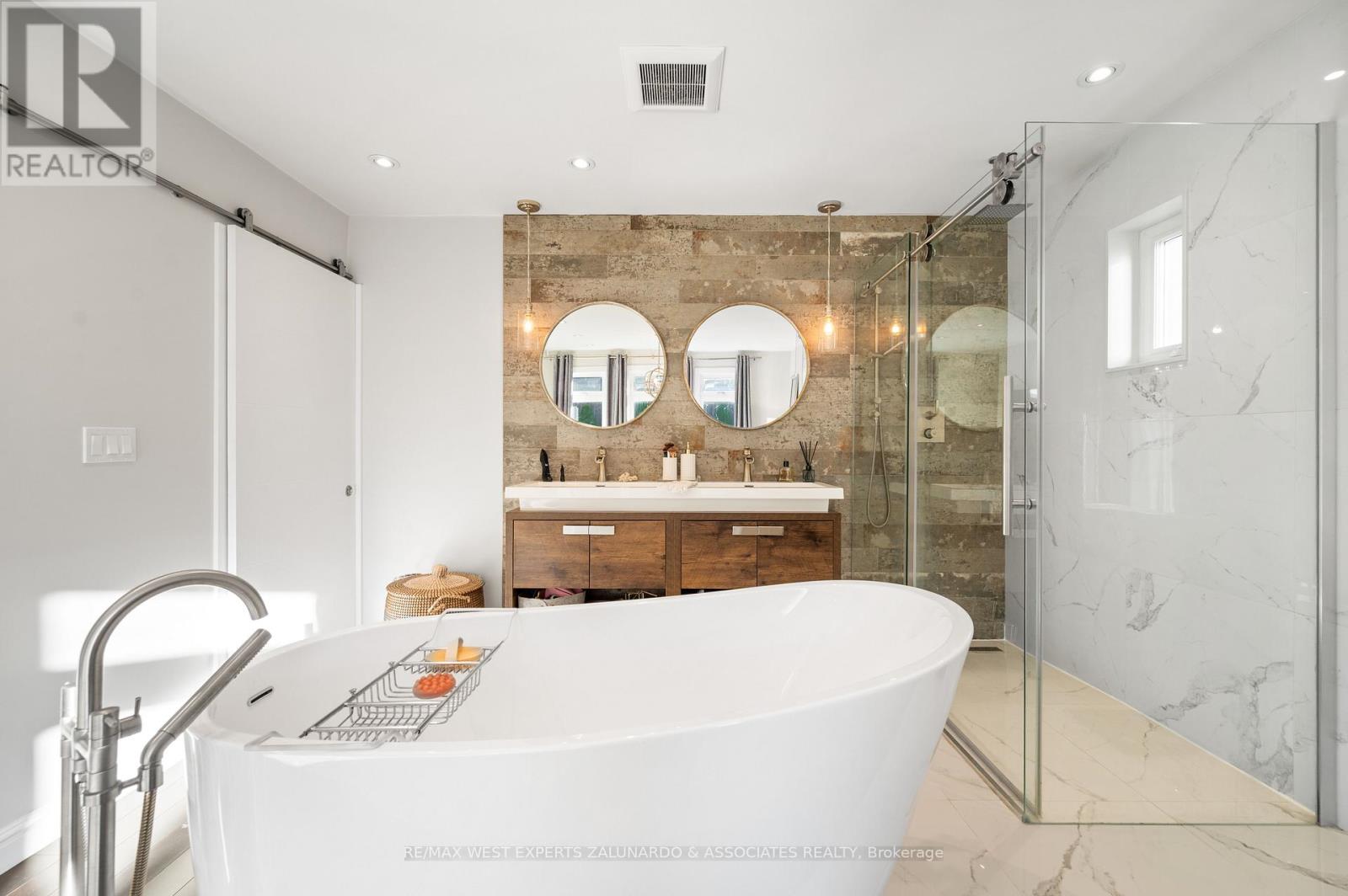 18 Smallwood Drive, Toronto, Ontario  M3M 1K8 - Photo 21 - W12487745