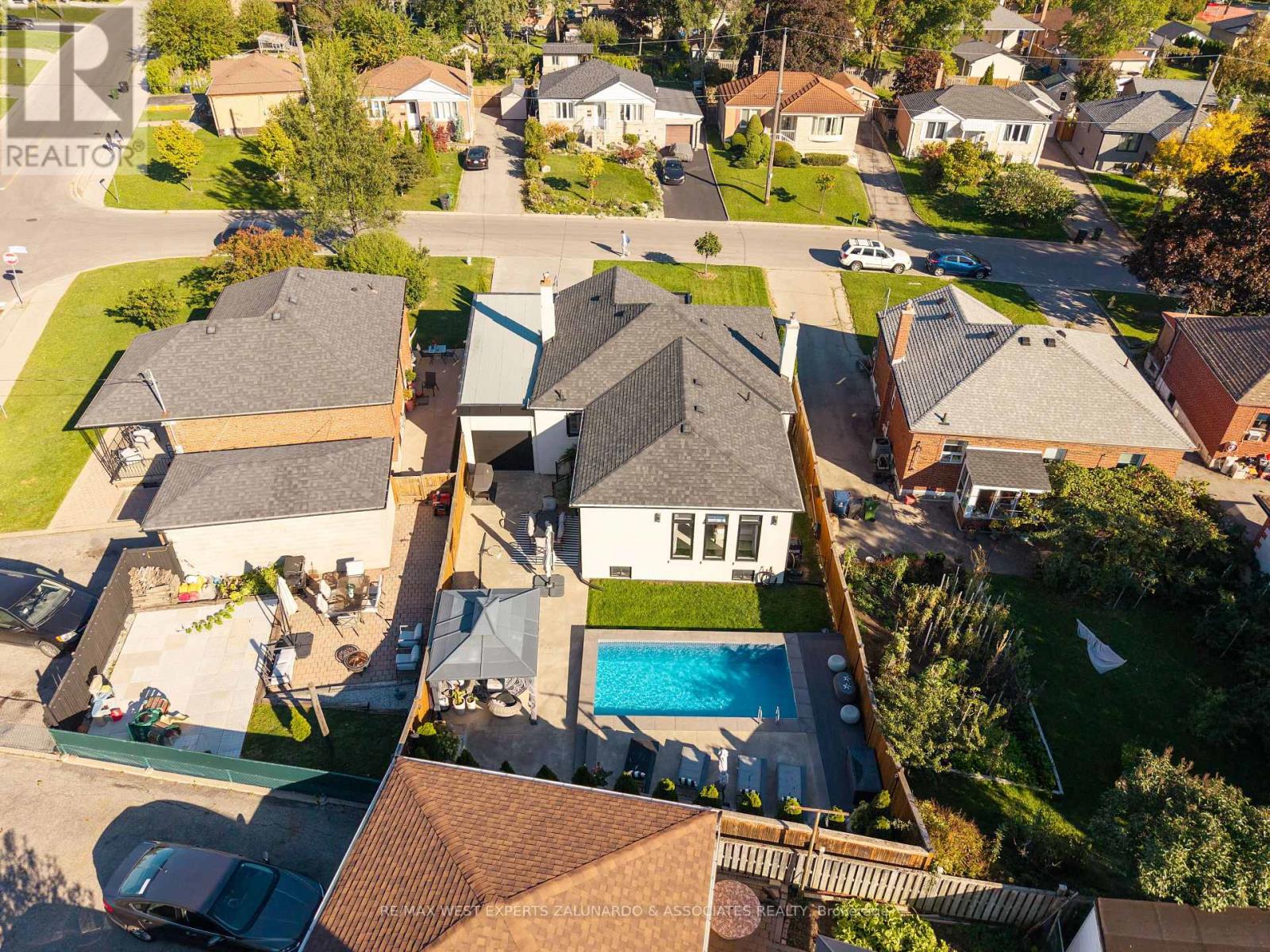 18 Smallwood Drive, Toronto, Ontario  M3M 1K8 - Photo 45 - W12487745