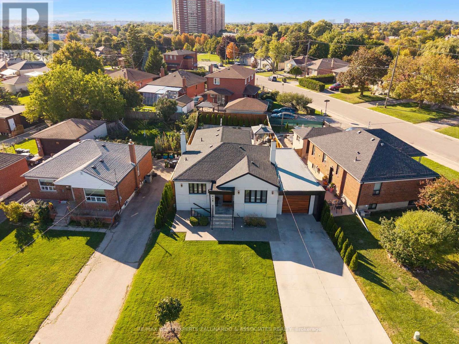 18 Smallwood Drive, Toronto, Ontario  M3M 1K8 - Photo 46 - W12487745