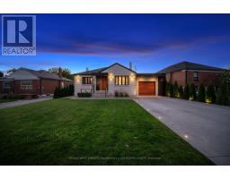 18 Smallwood Drive, Toronto (Downsview-Roding-Cfb), Ca