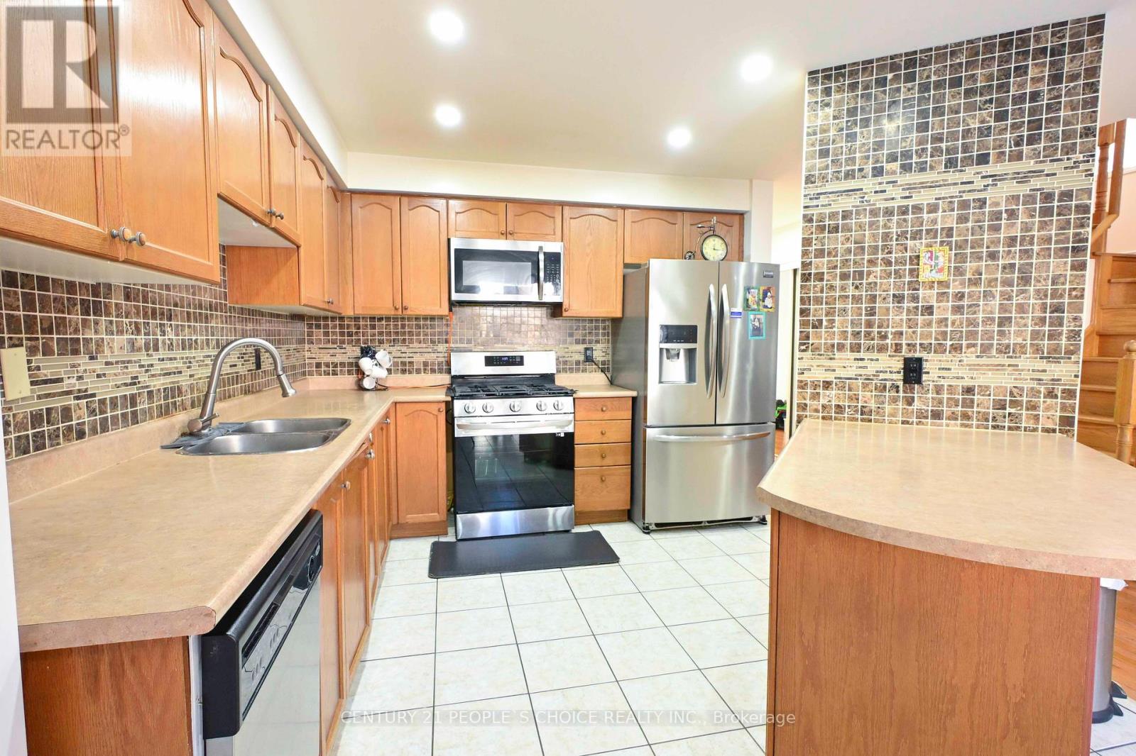 62 Pauline Crescent, Brampton, Ontario  L7A 2V6 - Photo 16 - W12487748