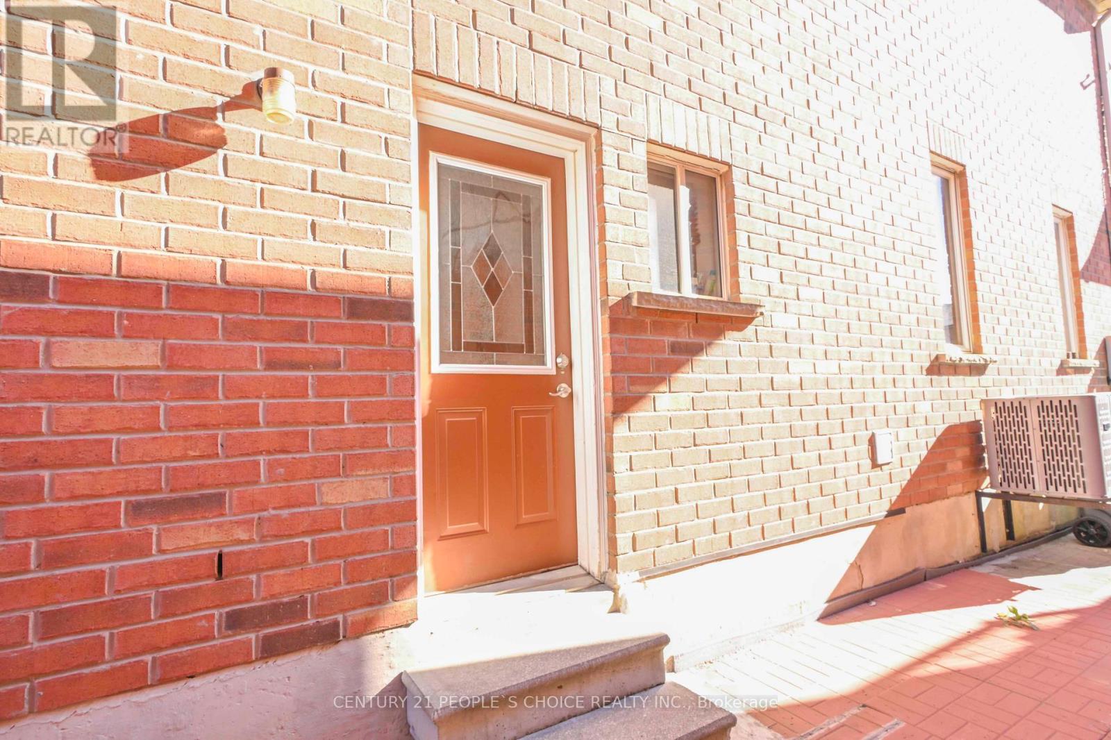 62 Pauline Crescent, Brampton, Ontario  L7A 2V6 - Photo 7 - W12487748