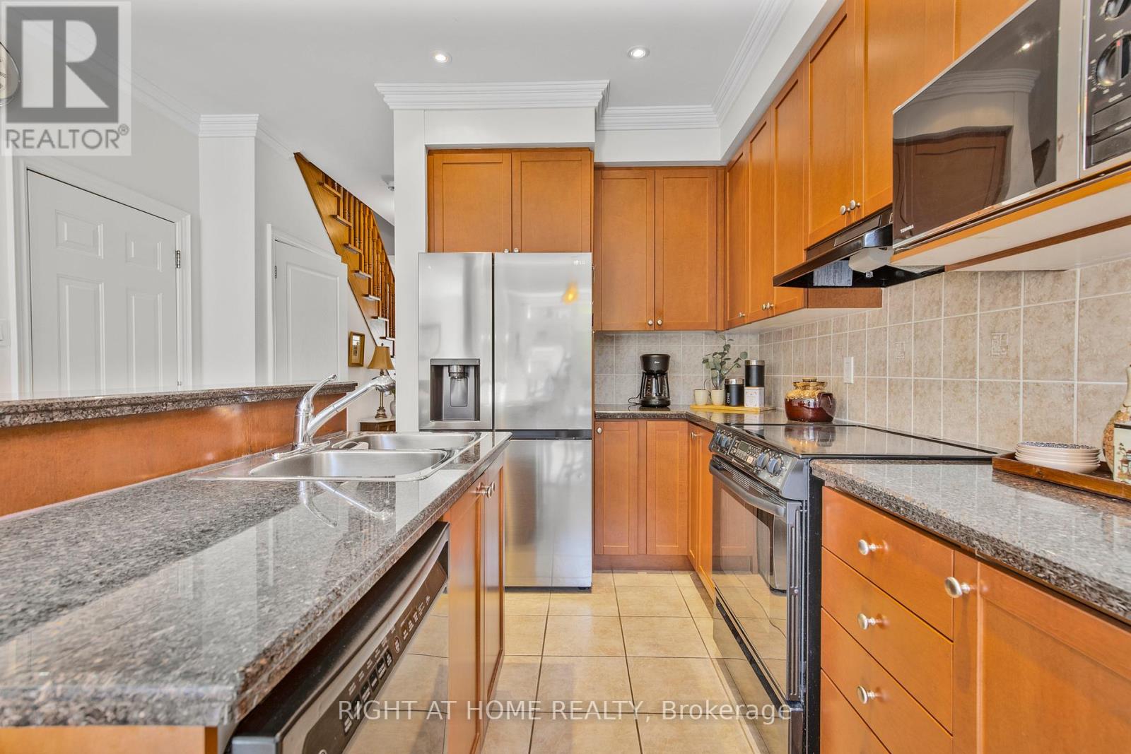 3351 Hayhurst Crescent, Oakville, Ontario  L6L 6T8 - Photo 13 - W12487750