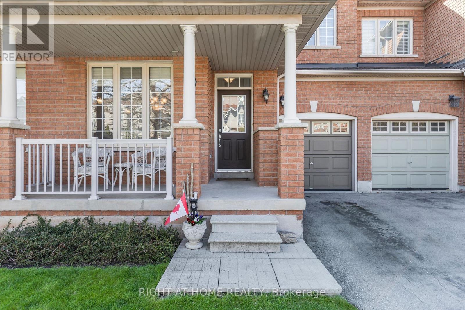 3351 Hayhurst Crescent, Oakville, Ontario  L6L 6T8 - Photo 4 - W12487750