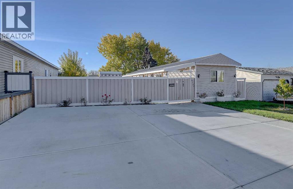 9737 120 Avenue, Grande Prairie, Alberta  T8V 5H4 - Photo 2 - A2263951