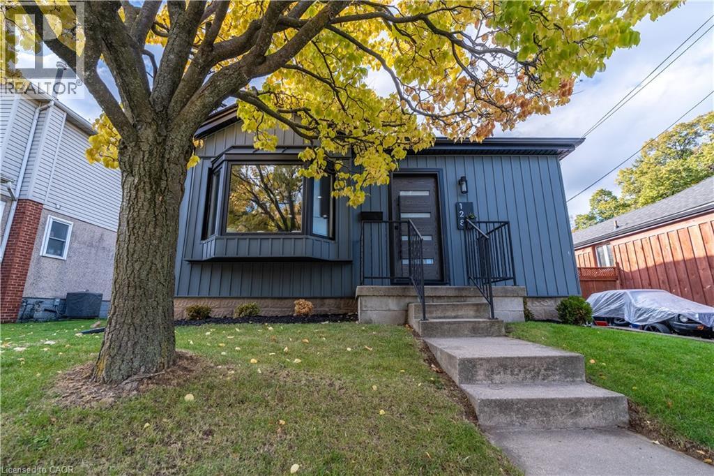 128 East 17th Street, Hamilton, Ontario  L9A 4M5 - Photo 1 - 40784096