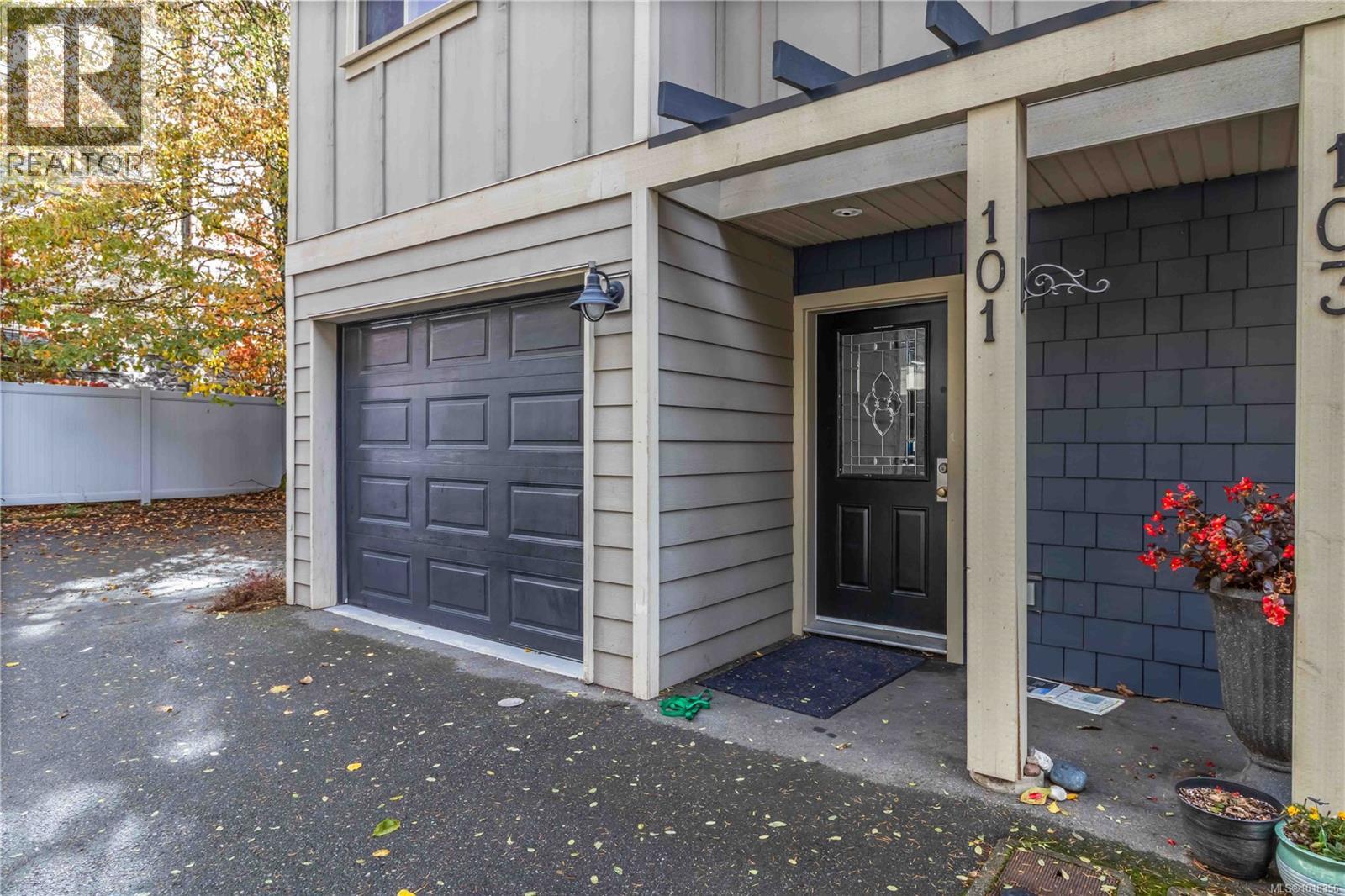 101 2710 Peatt Rd, Langford, British Columbia  V9B 3V3 - Photo 27 - 1018356