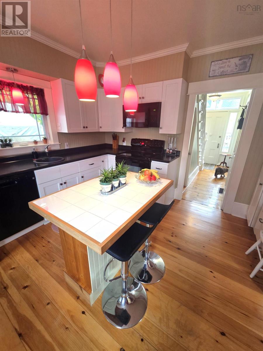 29 School Street, Mahone Bay, Nova Scotia  B0J 2E0 - Photo 9 - 202526357