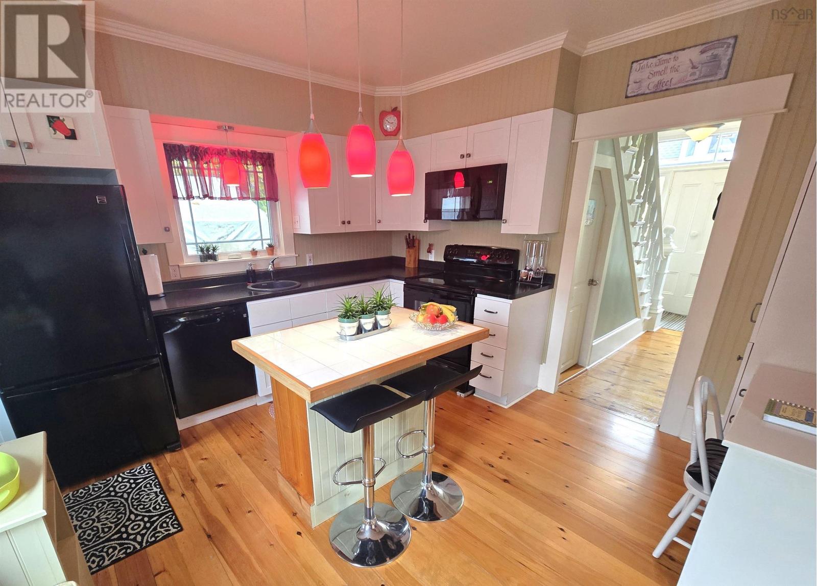 29 School Street, Mahone Bay, Nova Scotia  B0J 2E0 - Photo 8 - 202526357