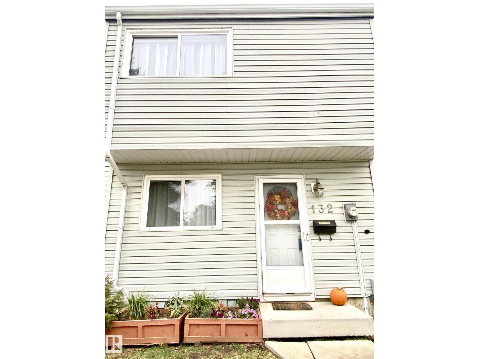 132 Dickinsfield Co Nw, Edmonton, Alberta  T5E 5V8 - Photo 1 - E4463176