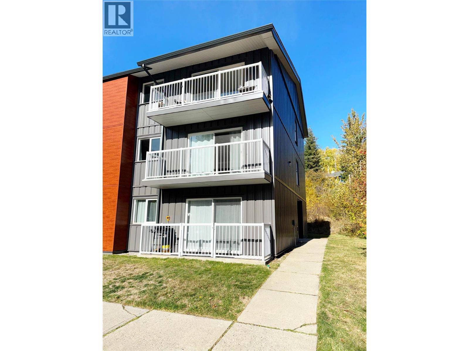 880 WORDSWORTH Avenue Unit# 304, Warfield, British Columbia