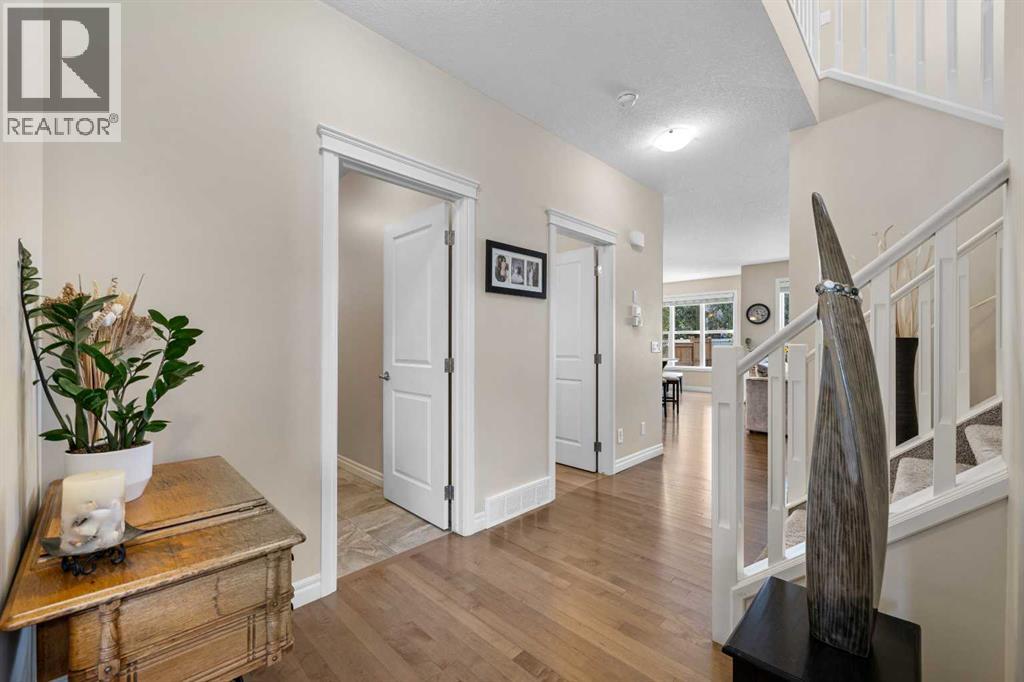 231 Evansglen Circle Nw, Calgary, Alberta  T3P 0W7 - Photo 4 - A2259032