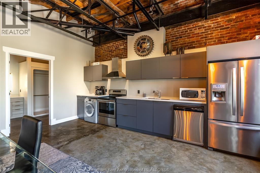 MLS# 25027484: 140 King STREET West Unit# 301, Chatham, Canada